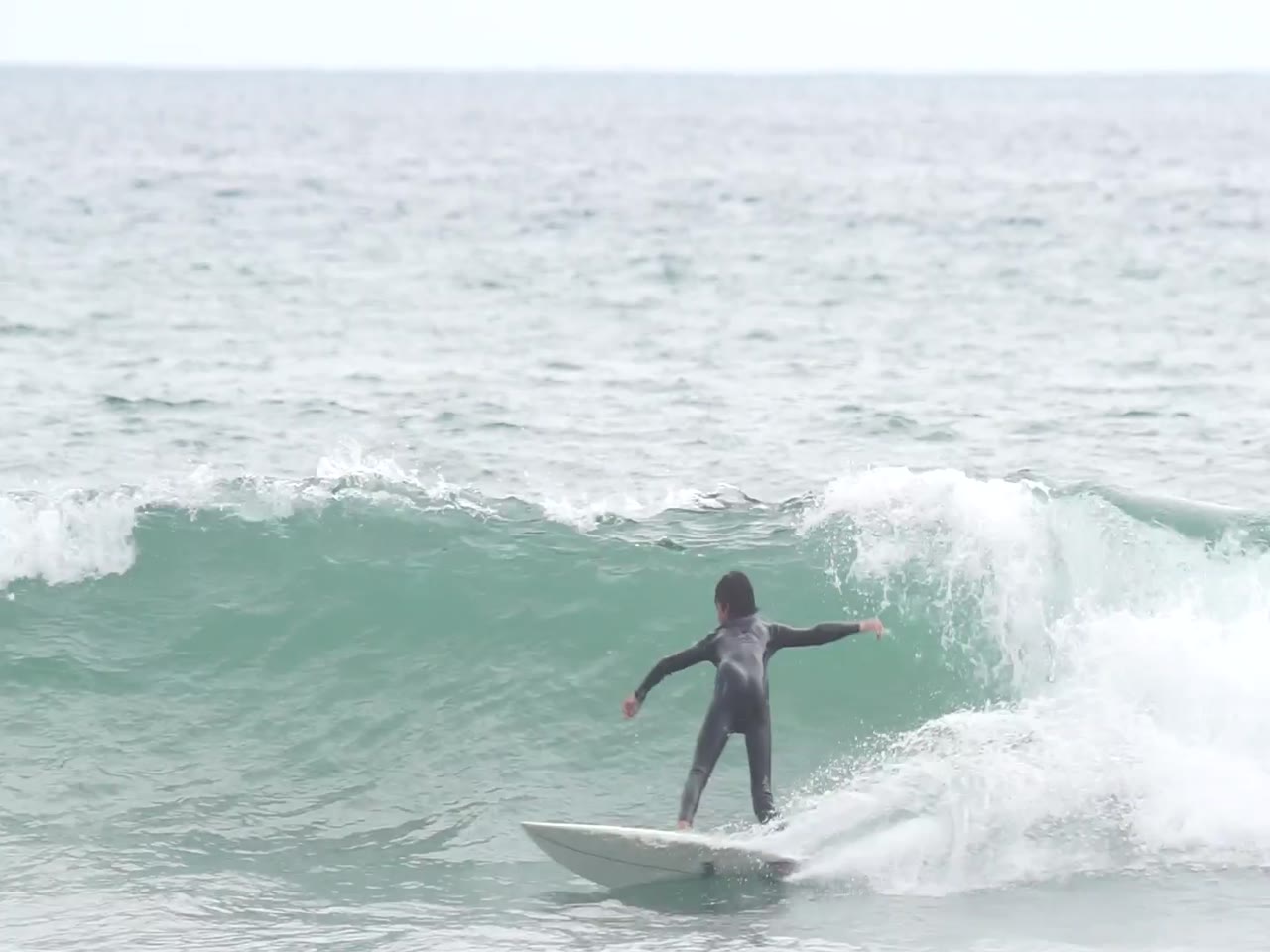 Micco Jacobsen surfing
